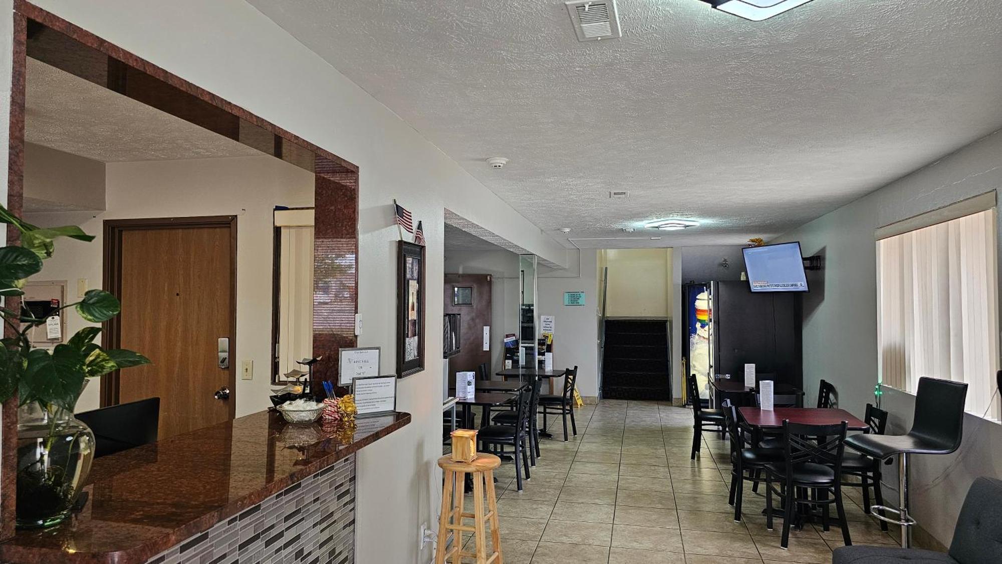 Budgetel Inn & Suites Fort Scott Exterior photo