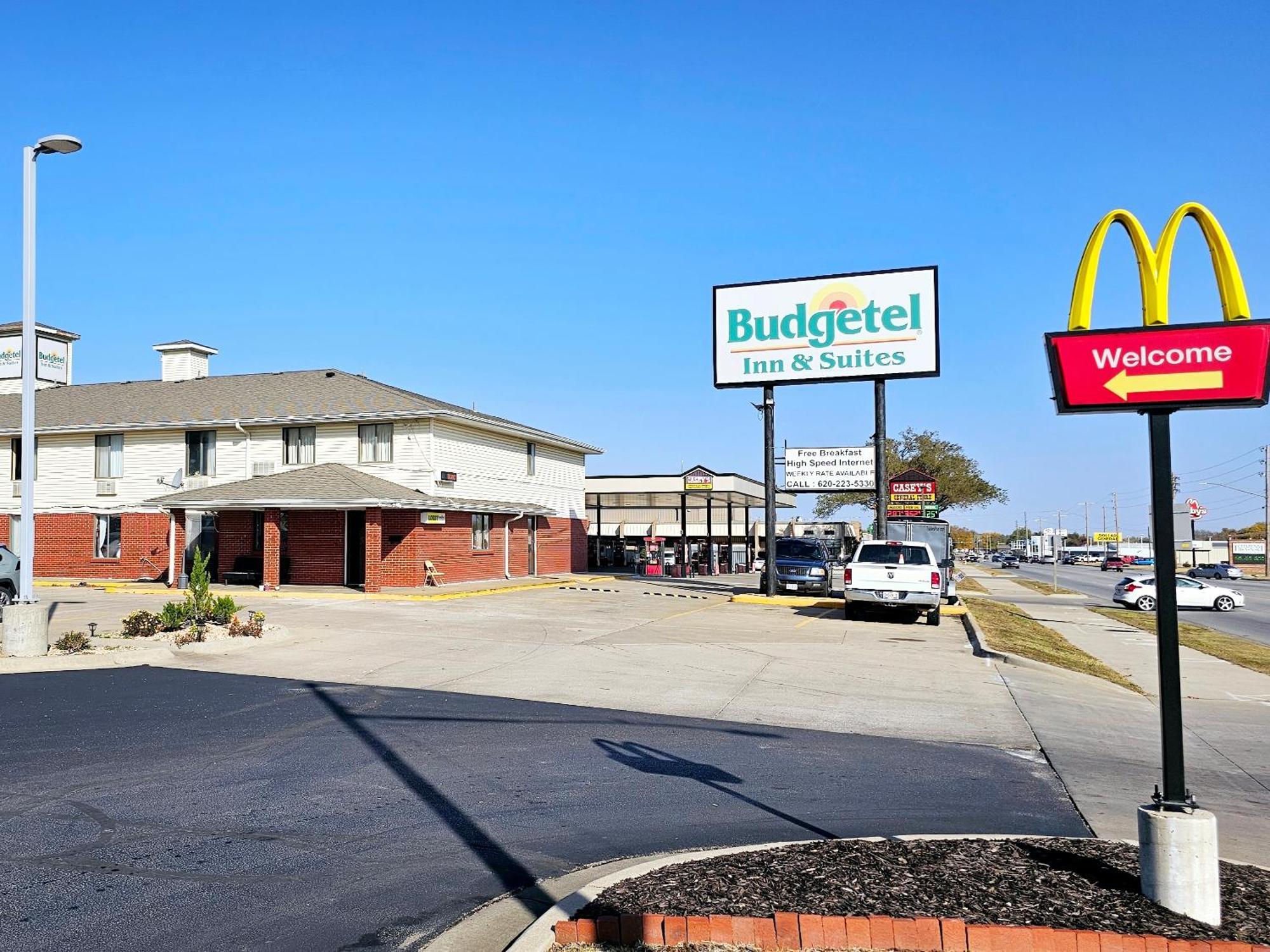 Budgetel Inn & Suites Fort Scott Exterior photo