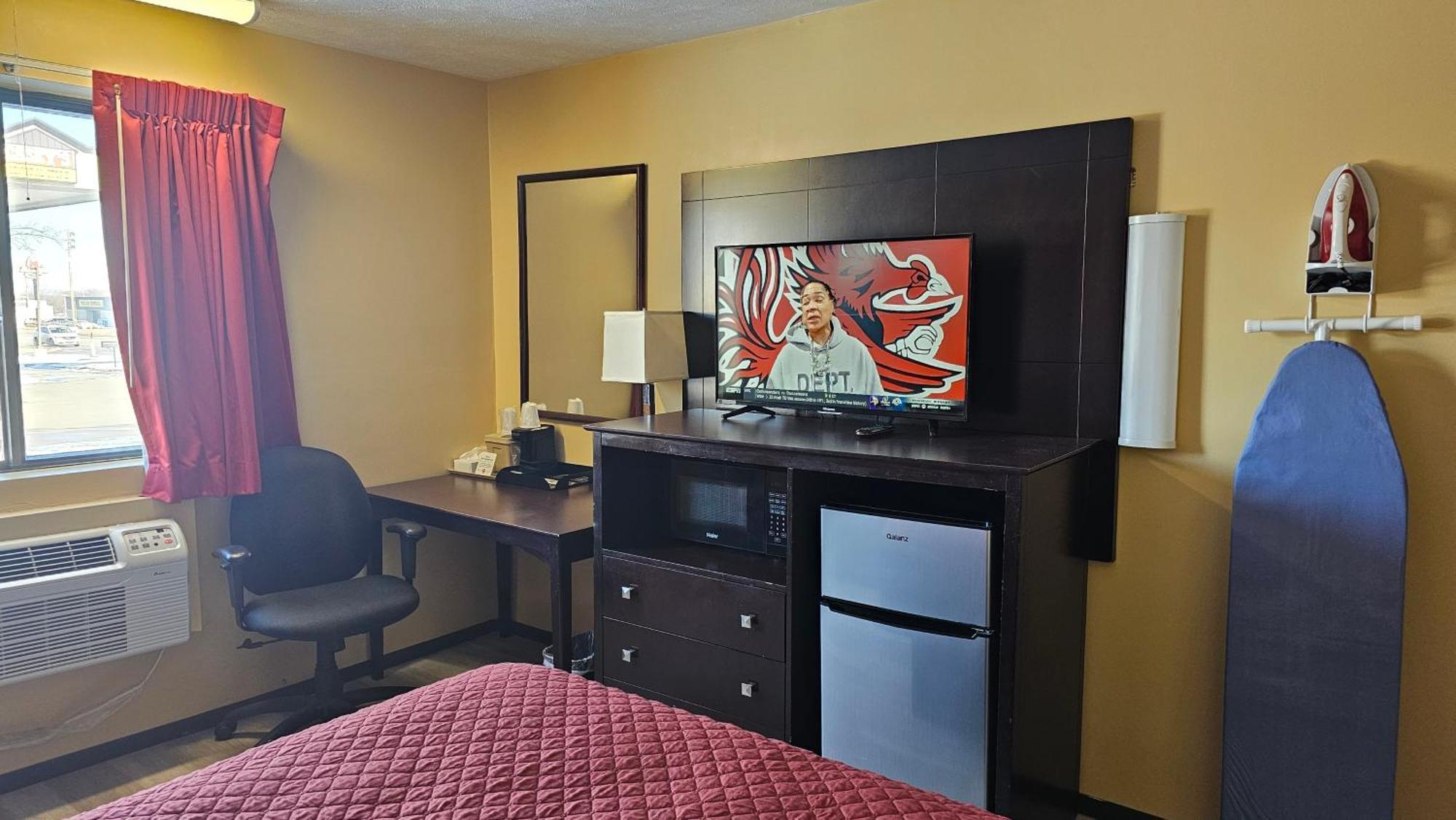 Budgetel Inn & Suites Fort Scott Exterior photo