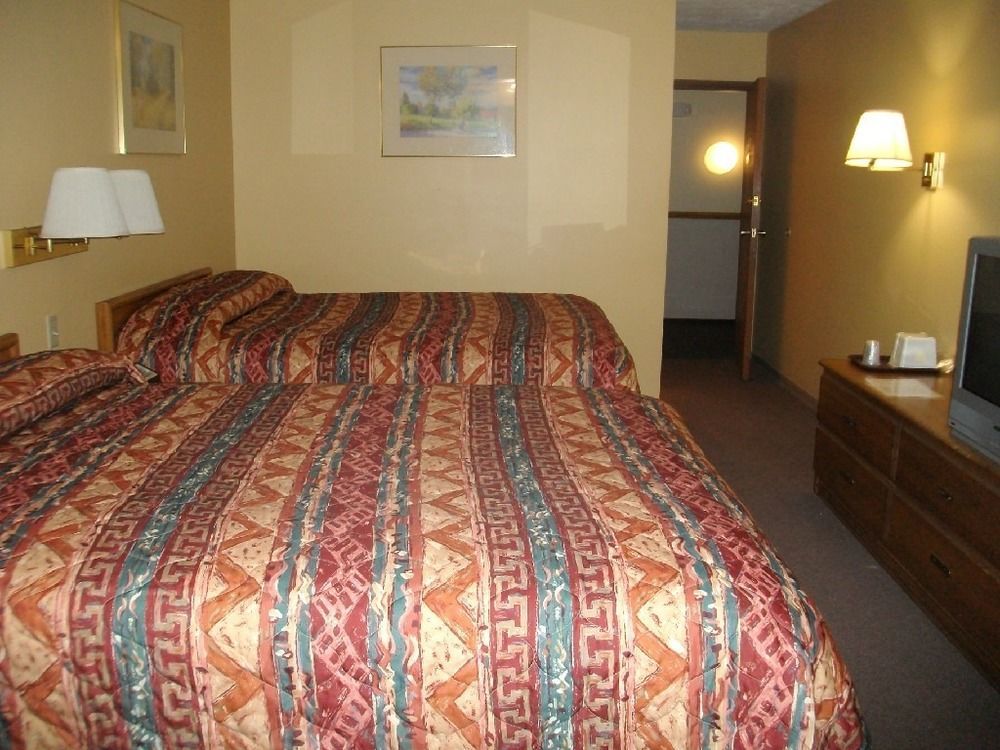 Budgetel Inn & Suites Fort Scott Exterior photo