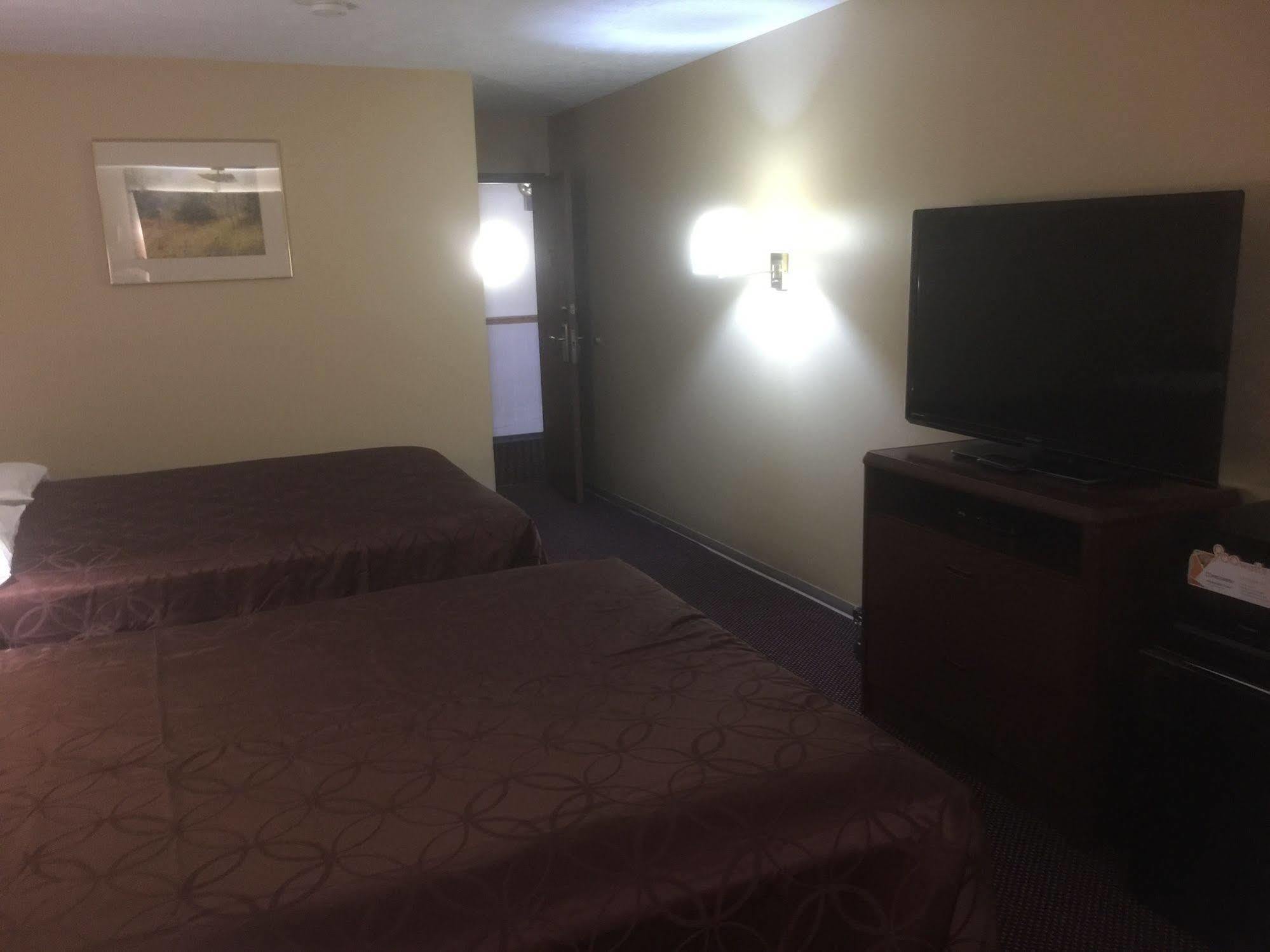 Budgetel Inn & Suites Fort Scott Exterior photo