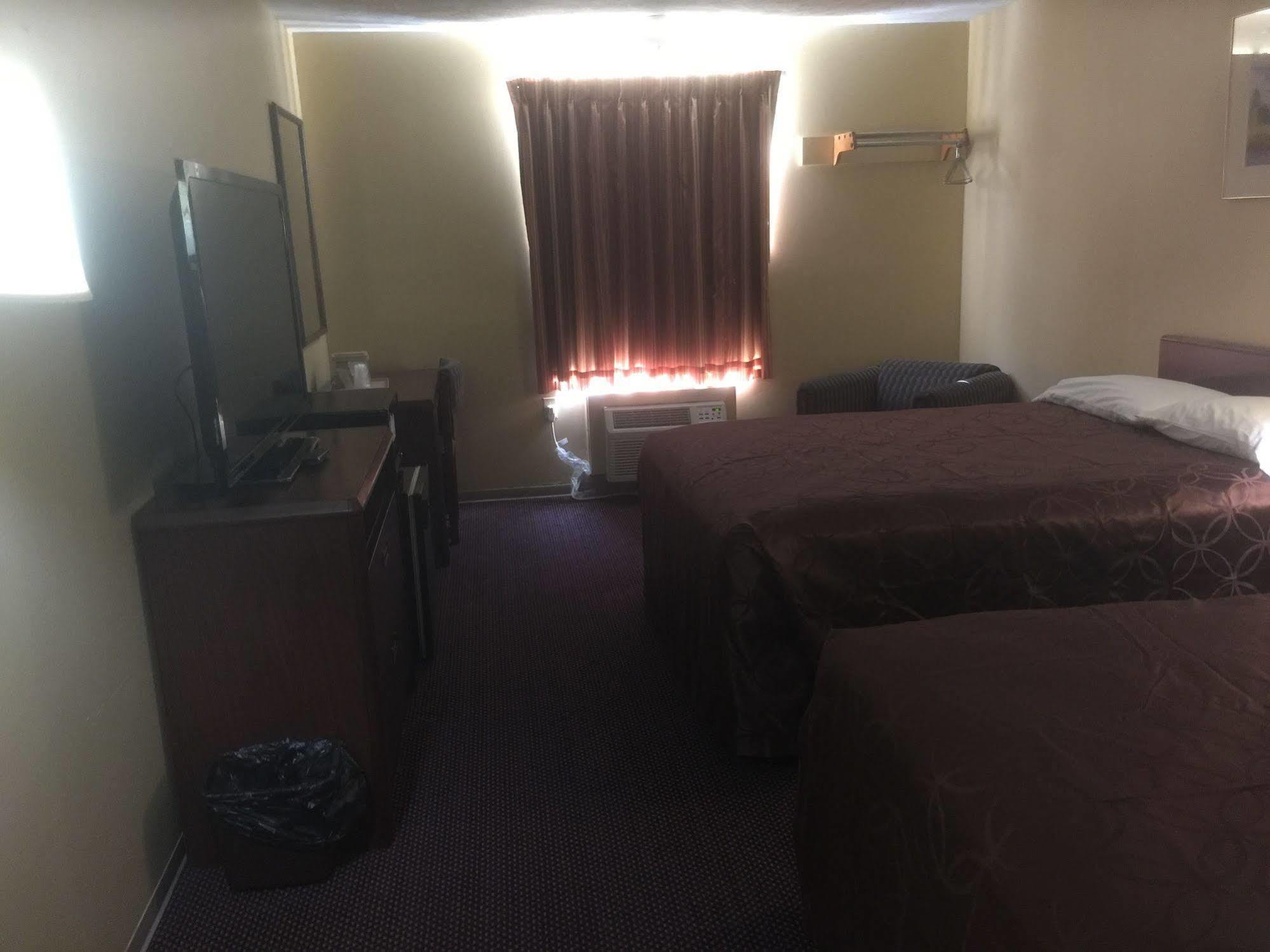 Budgetel Inn & Suites Fort Scott Exterior photo